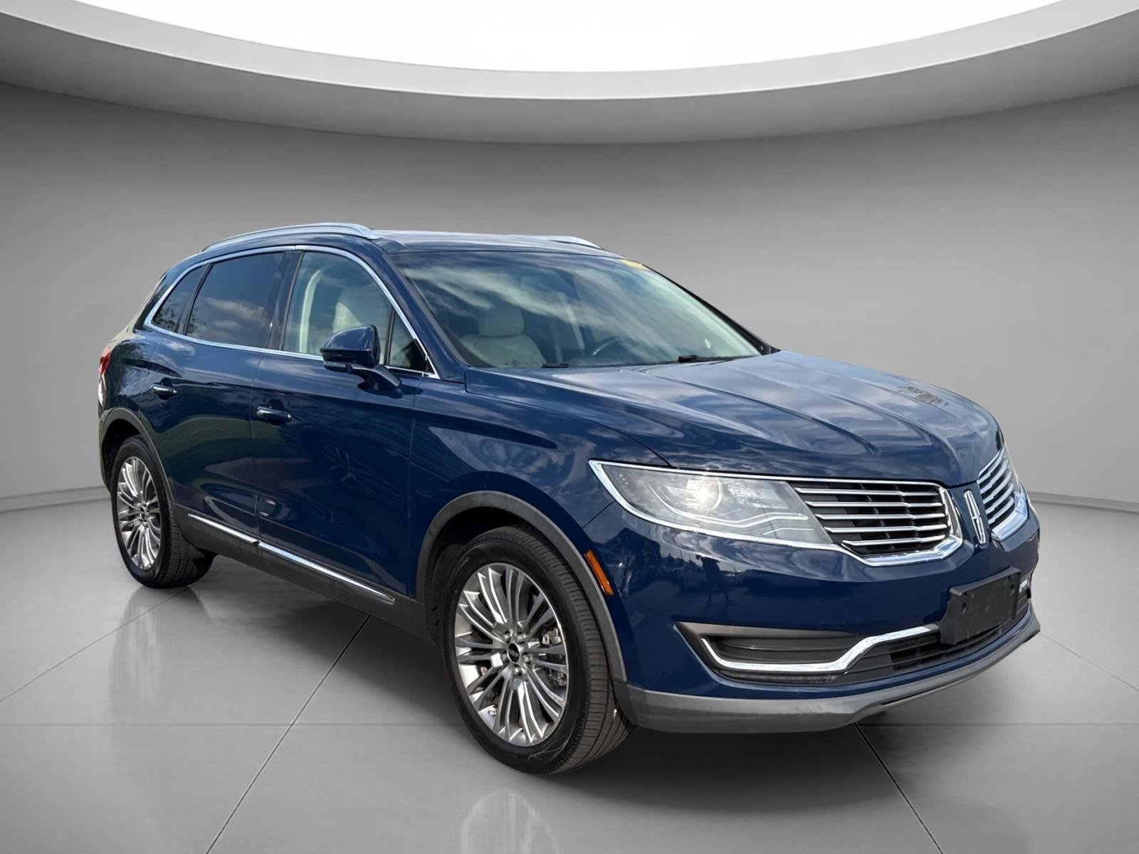 Used 2018 Blue Diamond Metallic Lincoln Reserve image 23