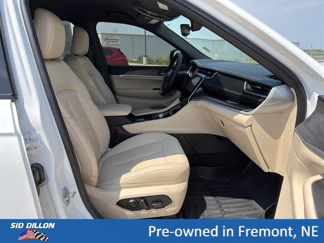 Used 2024 Bright White Clearcoat Jeep Limited image 16