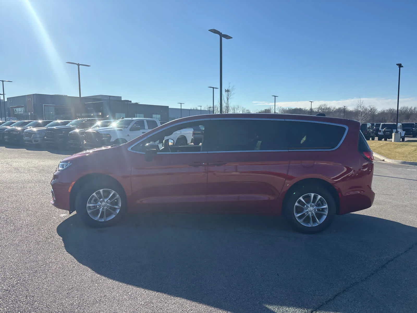 New 2026 Red Hot Pearl-Coat Exterior Paint Chrysler Select image 5