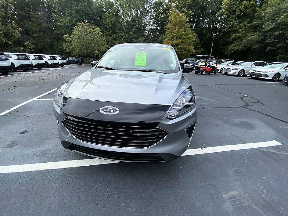Used 2022 Silver Metallic Ford SE image 7