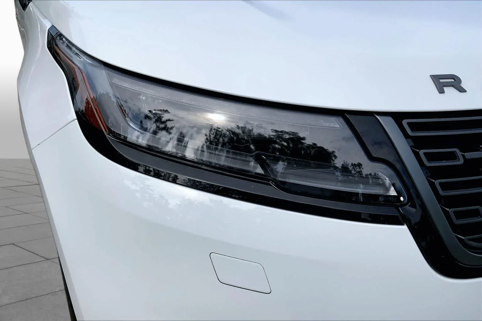 Used 2026 Fuji White Land Rover S image 26