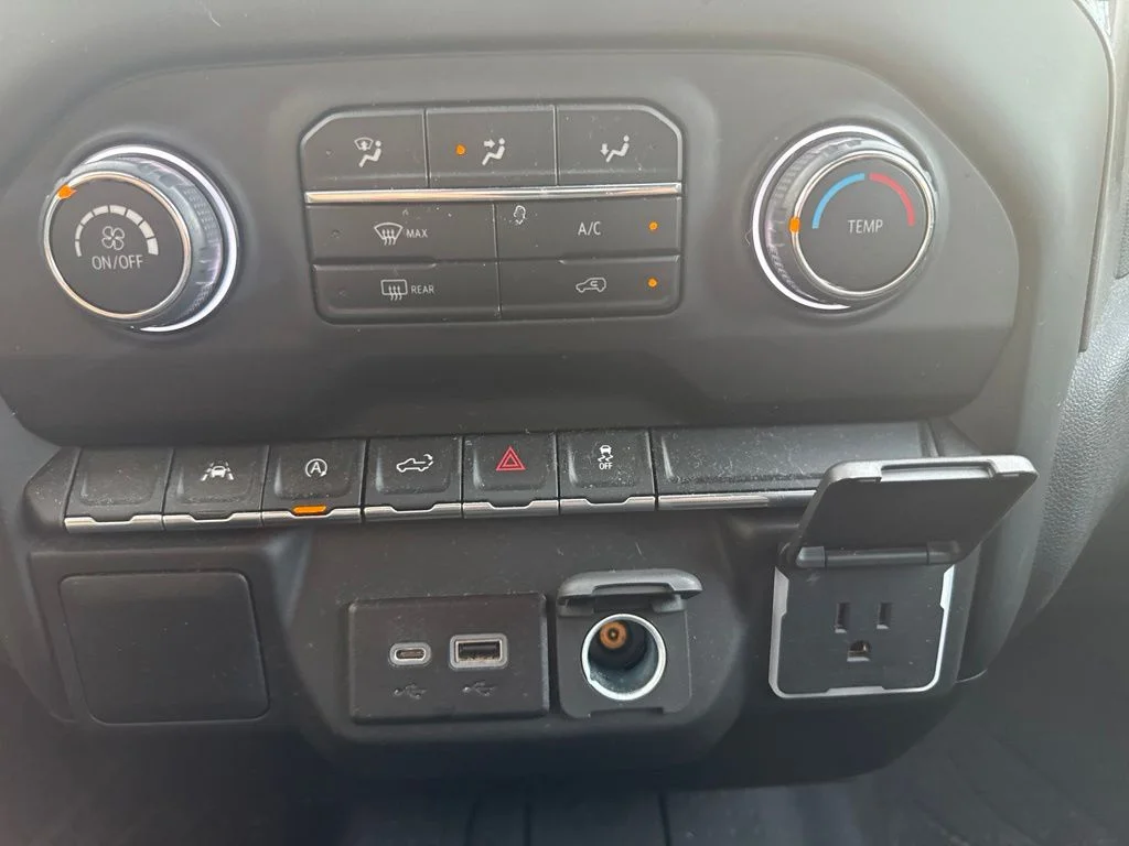 Used 2022 White Chevrolet Custom image 16