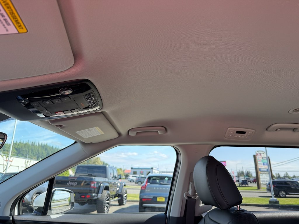New 2026 Snow White Pearl Kia LXS image 17