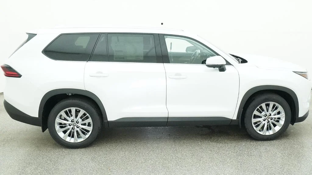 New 2026 Wind Chill Pearl Toyota Platinum image 14