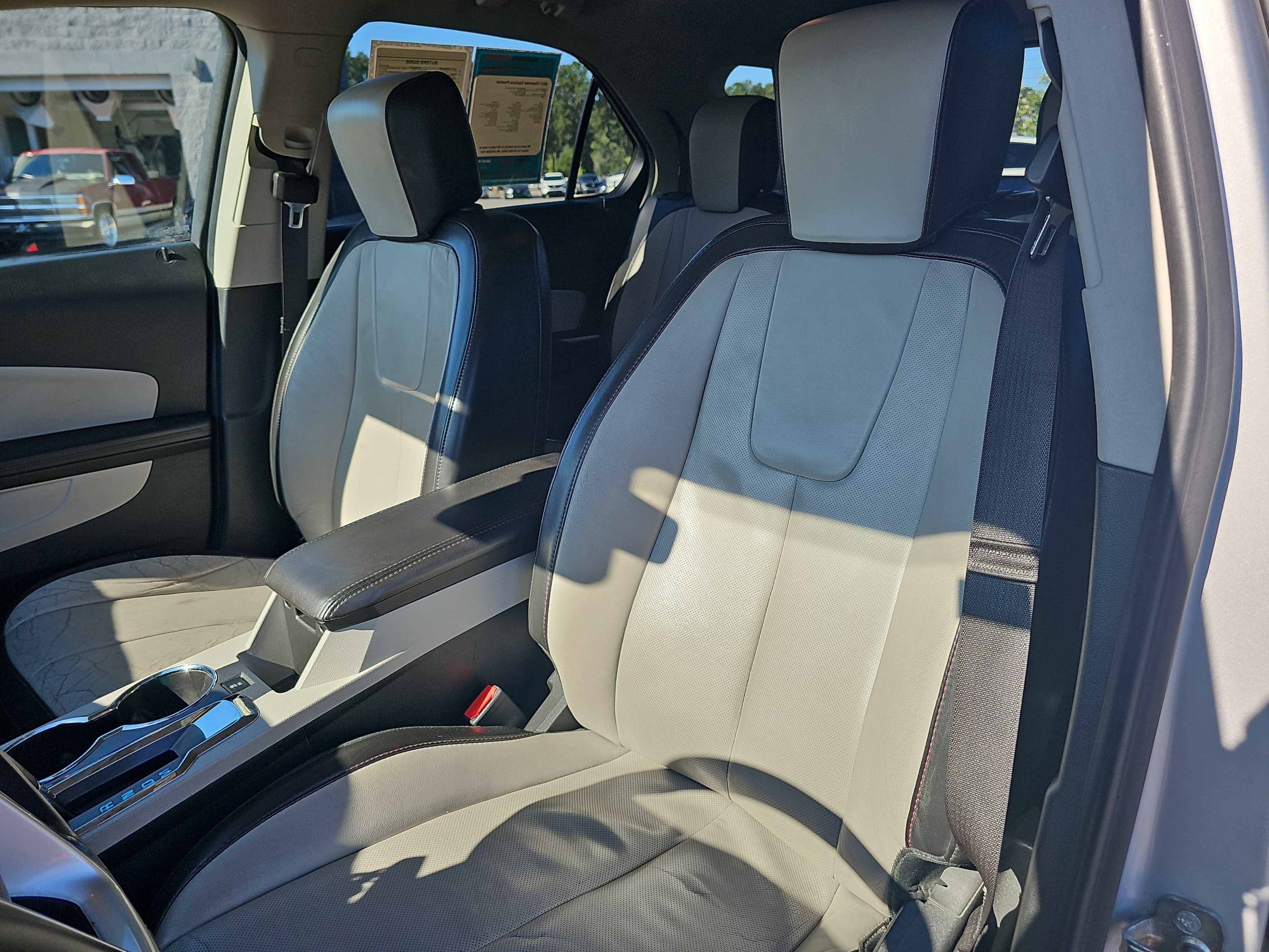 Used 2017 Silver Ice Metallic Chevrolet Premier image 11