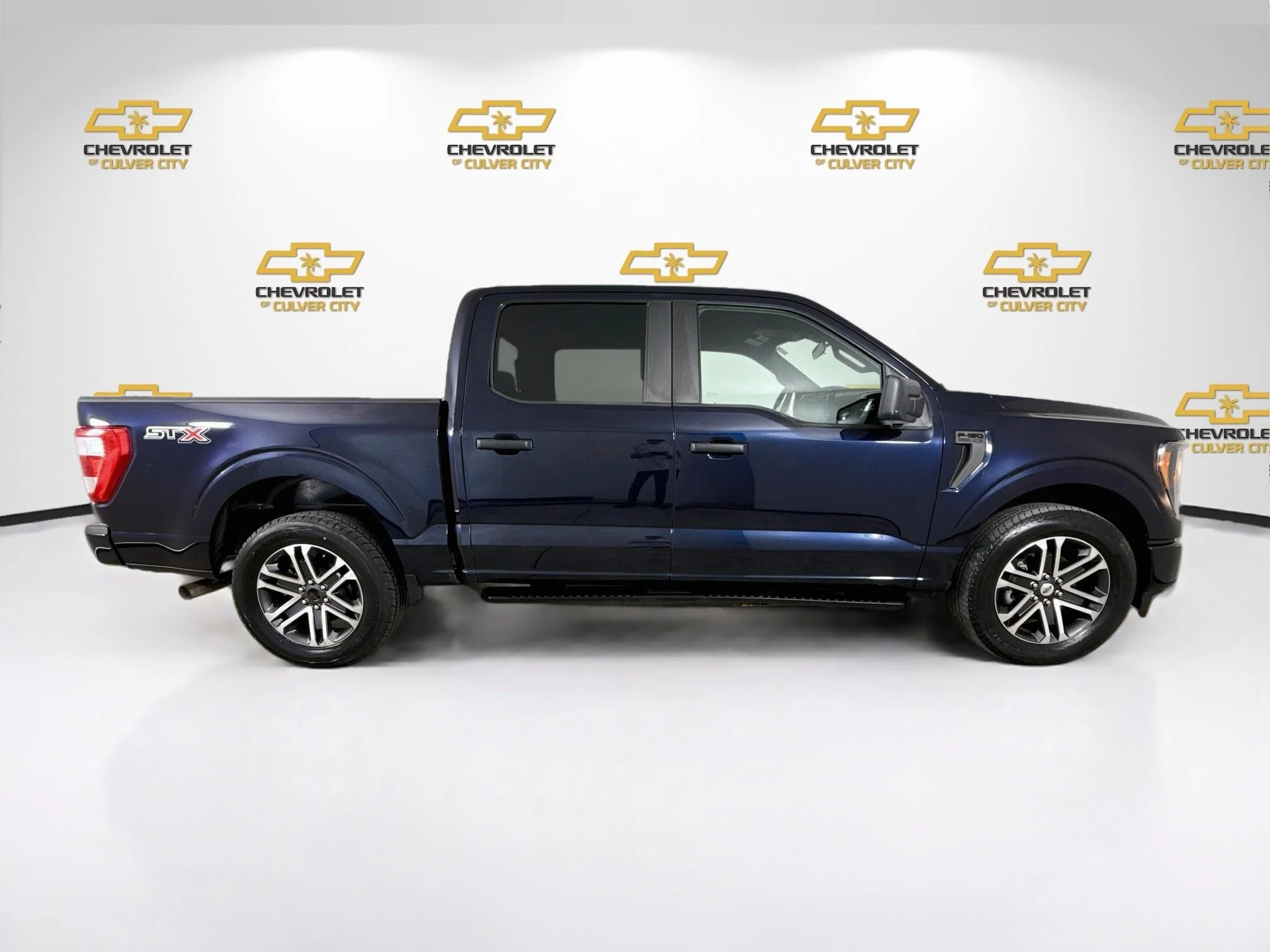Used 2023 Blue Ford XL image 9