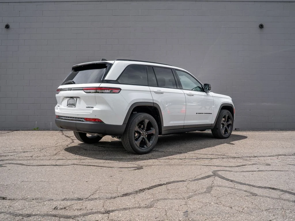 Used 2024 White Jeep Limited image 7