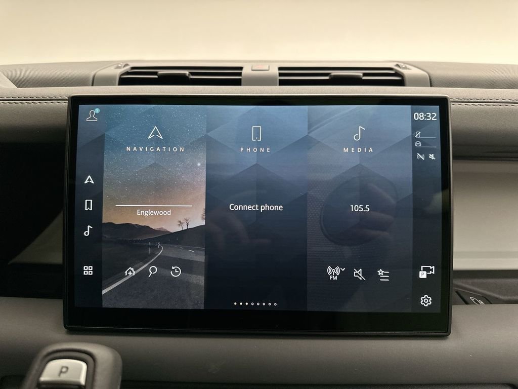 Used 2025 Tasman Blue Metallic Land Rover S image 13