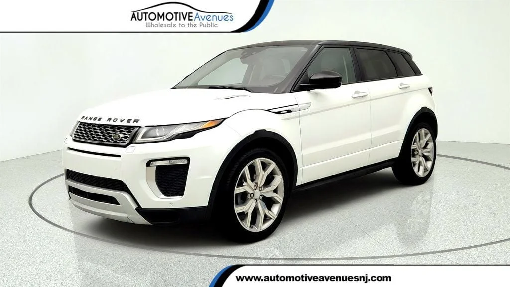 Used 2016 Fuji White Land Rover 5dr Hatchback Autobiography w/ Ebony Headliner image 1