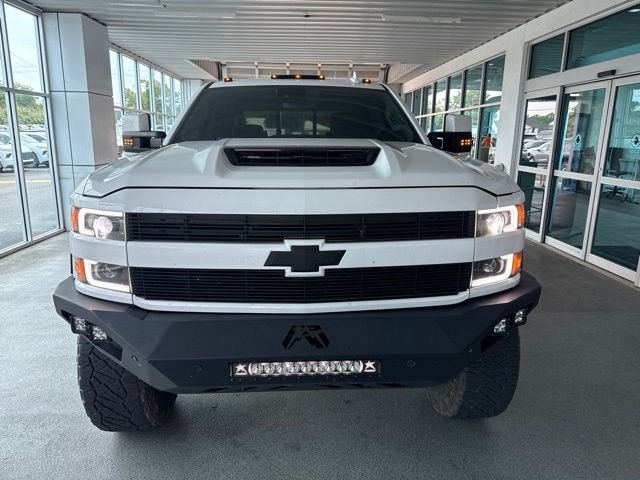 Used 2019 White Chevrolet High Country image 2