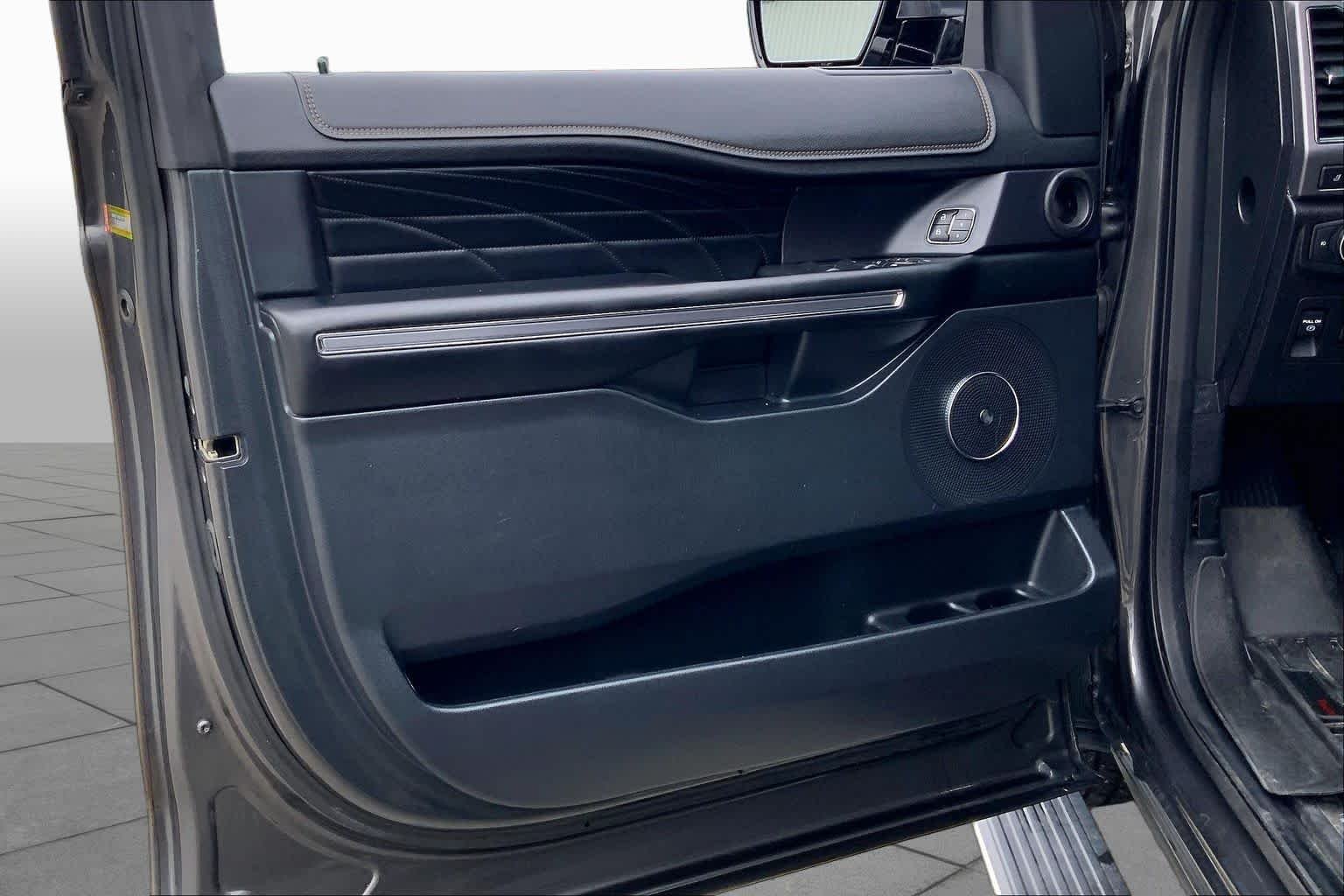 Used 2019 Magnetic Metallic Ford Platinum image 22