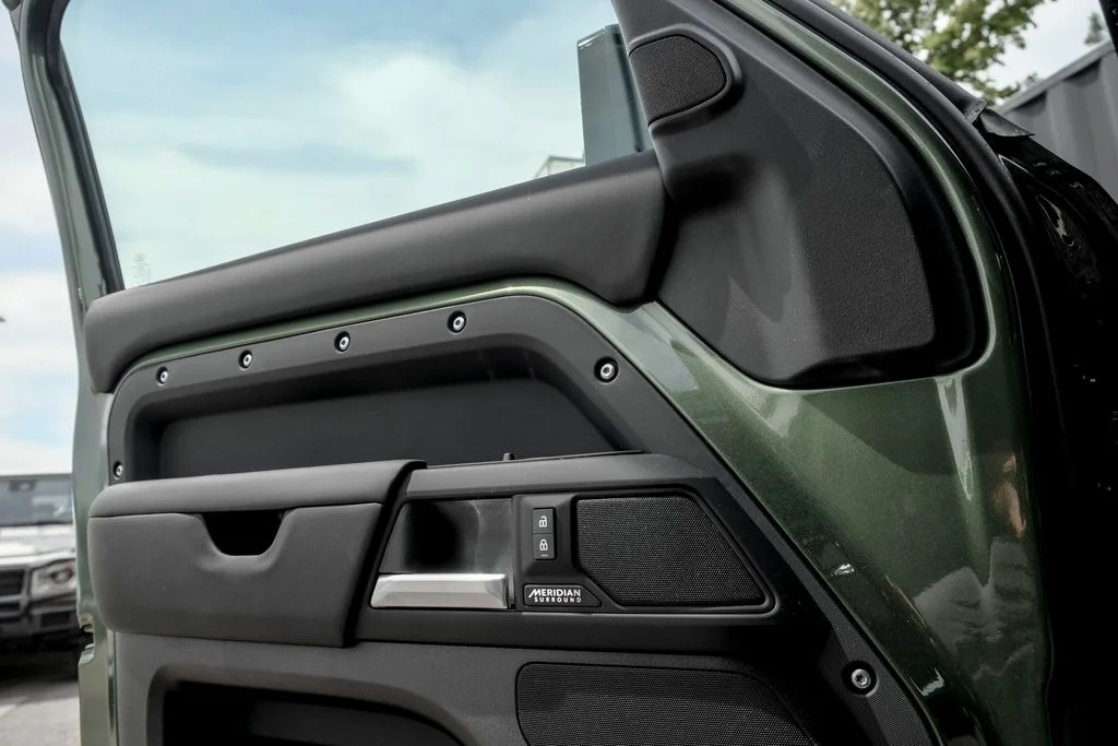 New 2026 Woolstone Green Land Rover X-Dynamic SE image 11
