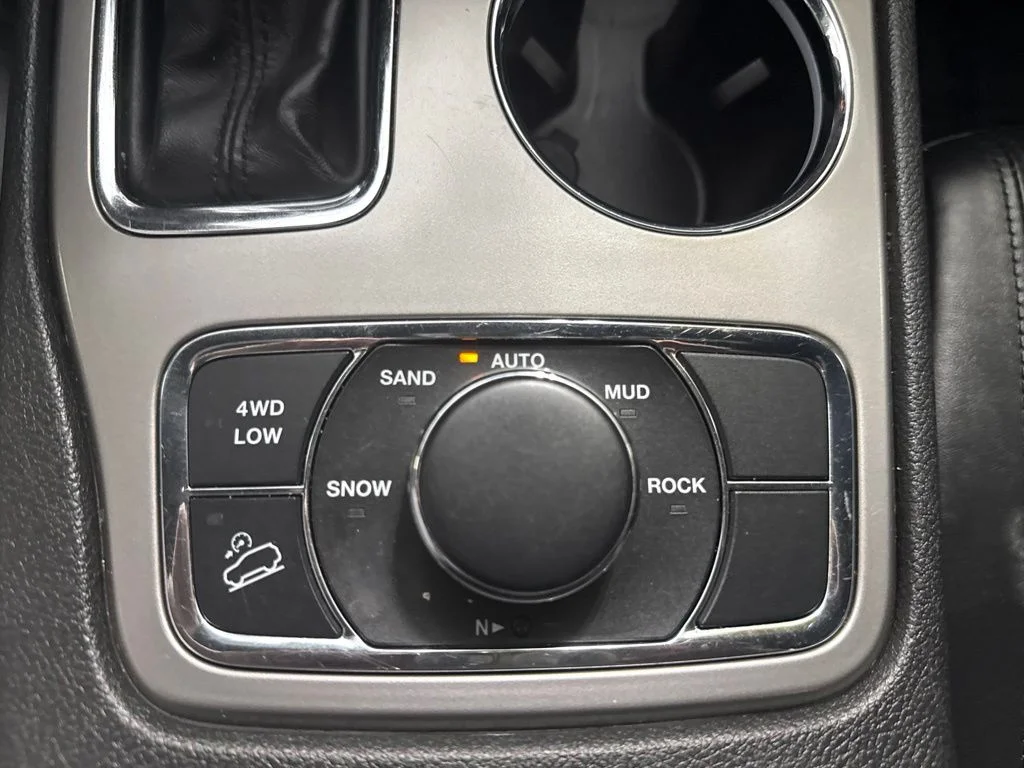 Used 2022 White Jeep Limited image 25