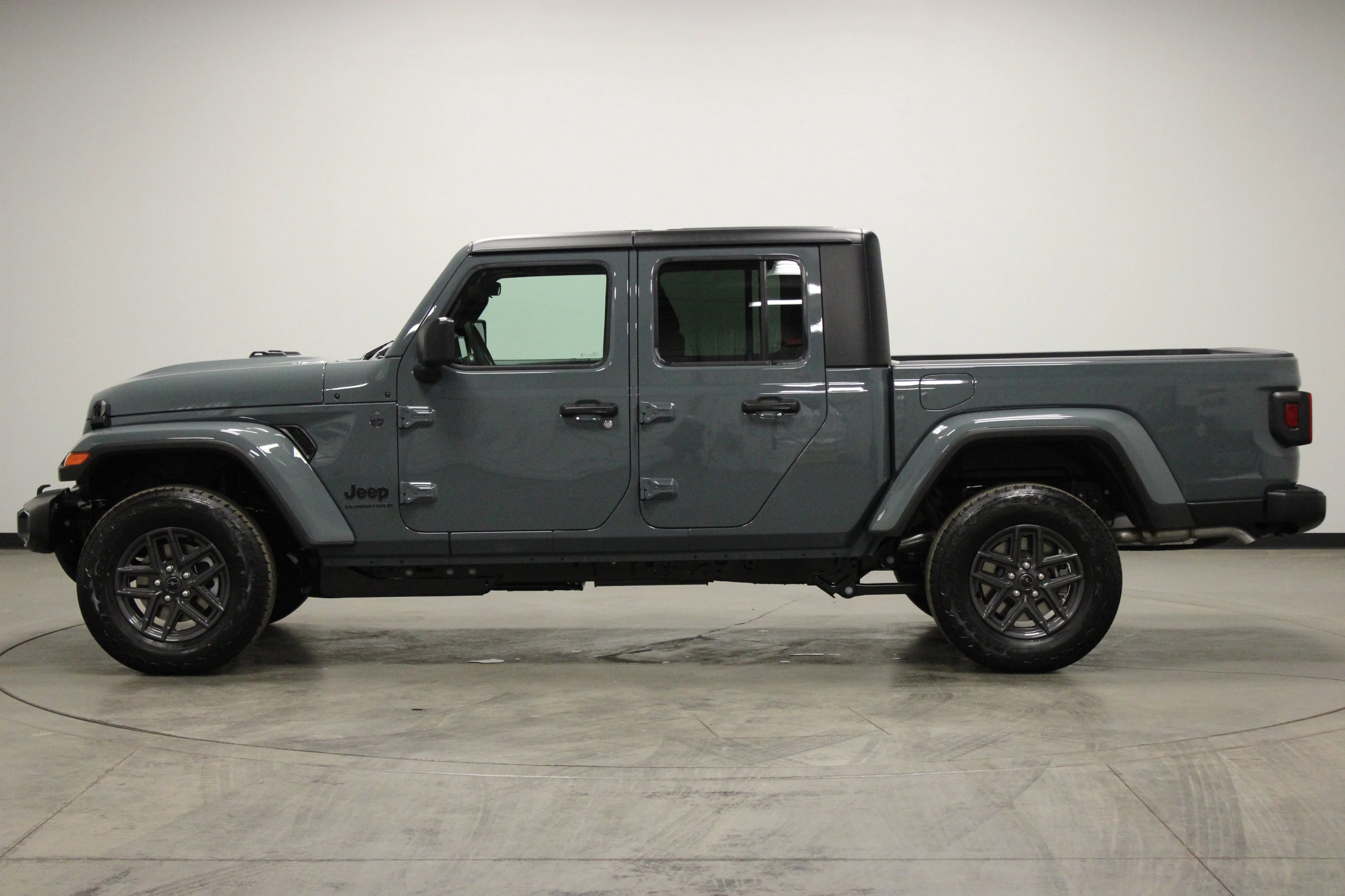 New 2026 Anvil Clear-Coat Exterior Paint Jeep Sport S image 5