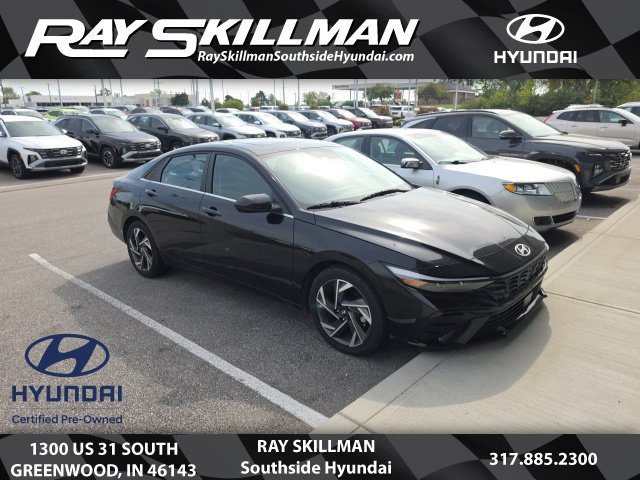 Used 2025 Black Hyundai SEL Convenience image 1