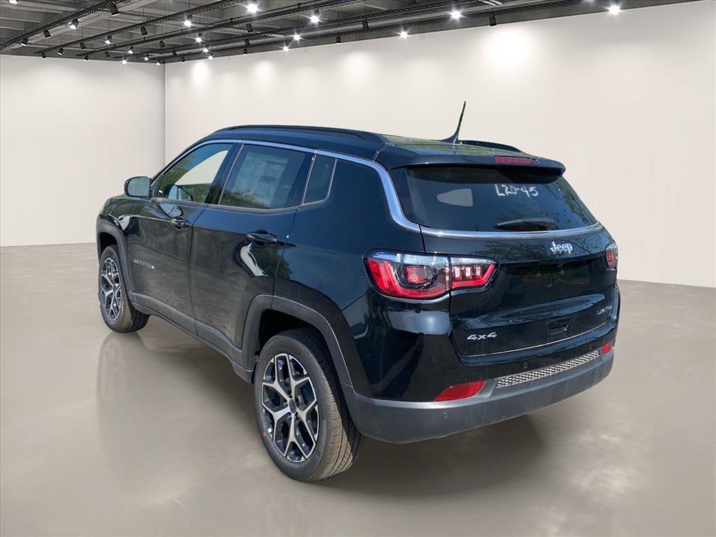 New 2026 Diamond Black Crystal Pearl-Coat Exterior Paint Jeep Limited image 3