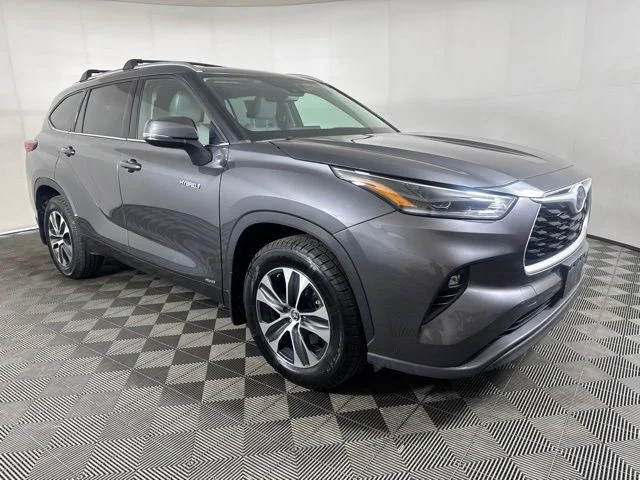Used 2021 Gray Toyota XLE image 1