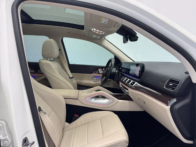 Certified Used 2023 MANUFAKTUR Diamond White Metallic Mercedes-Benz GLS 450 image 17