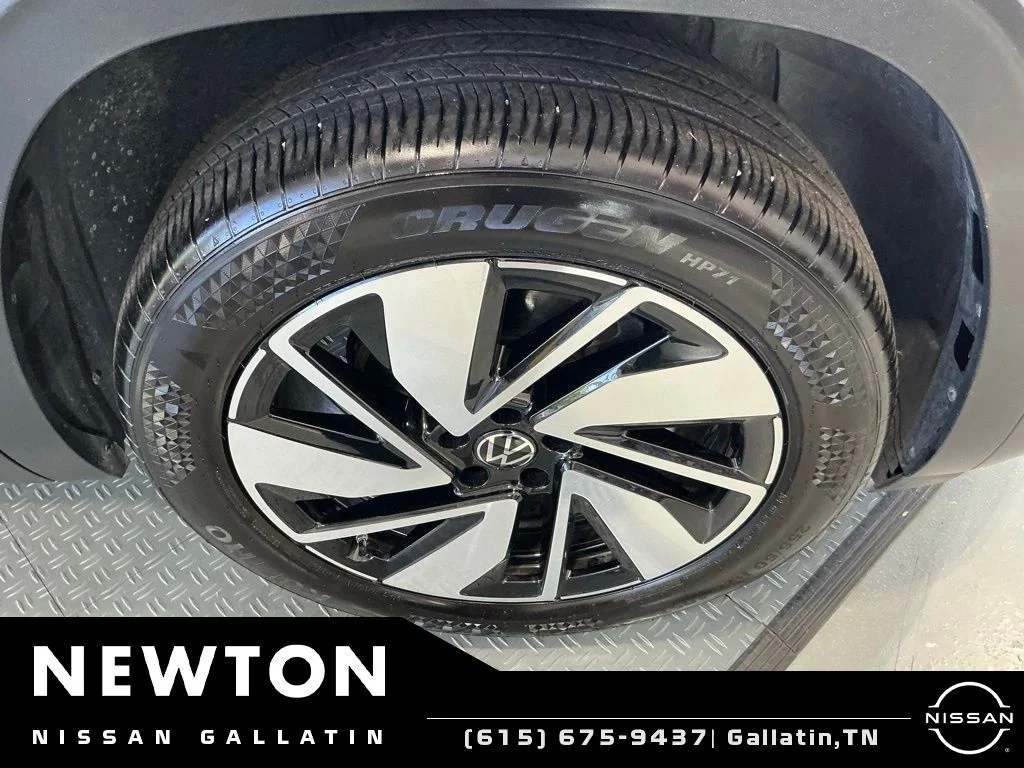 Used 2025 White Volkswagen 2.0T SE w/Technology image 66