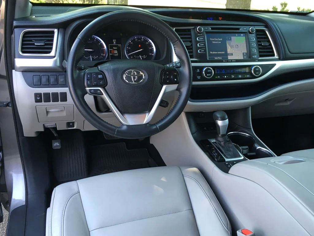 Used 2016 Gray Toyota XLE V6 image 24