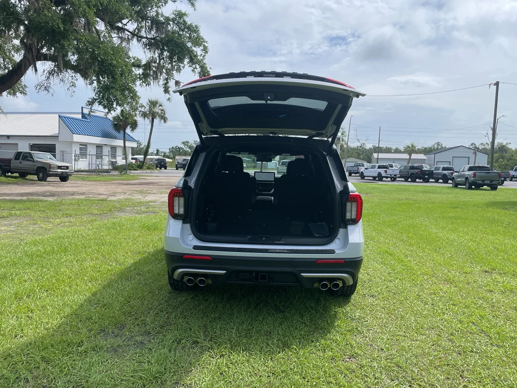 2025 Ford Explorer Platinum - Photo 10