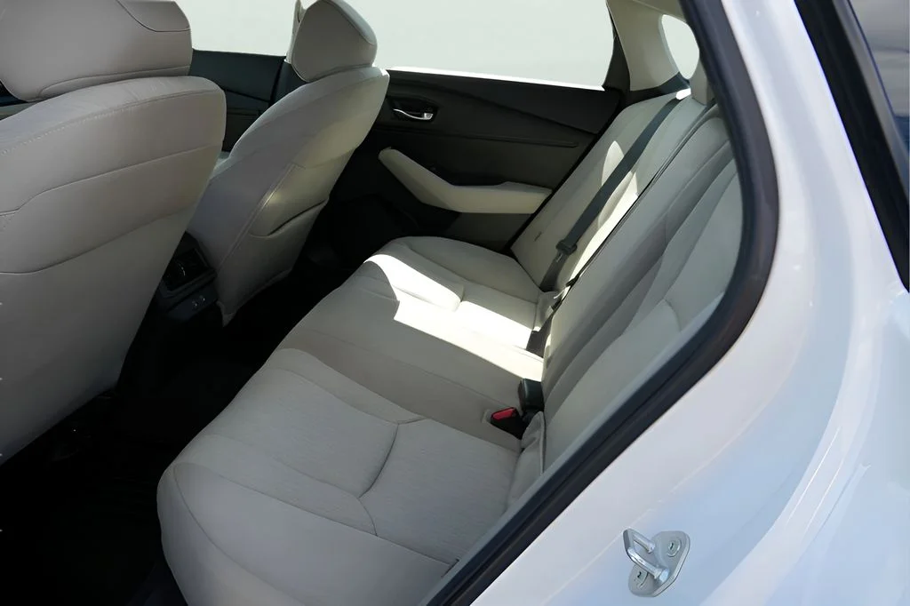 Used 2025 White Honda SE image 10