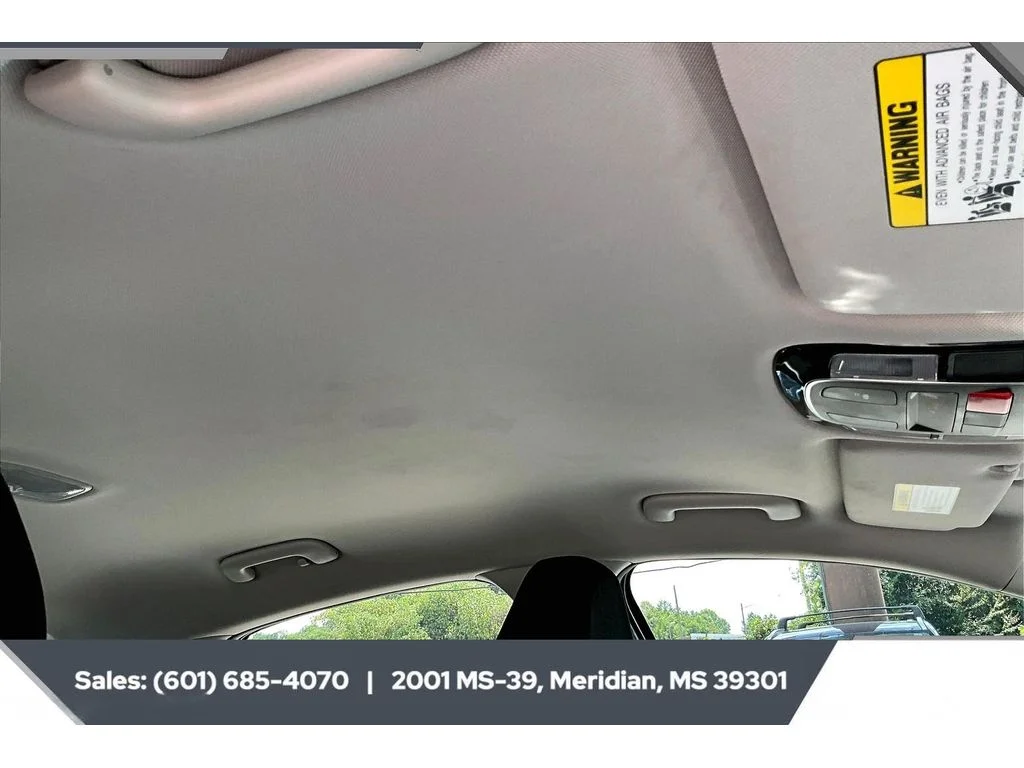 Used 2025 Serenity White Hyundai SE image 16