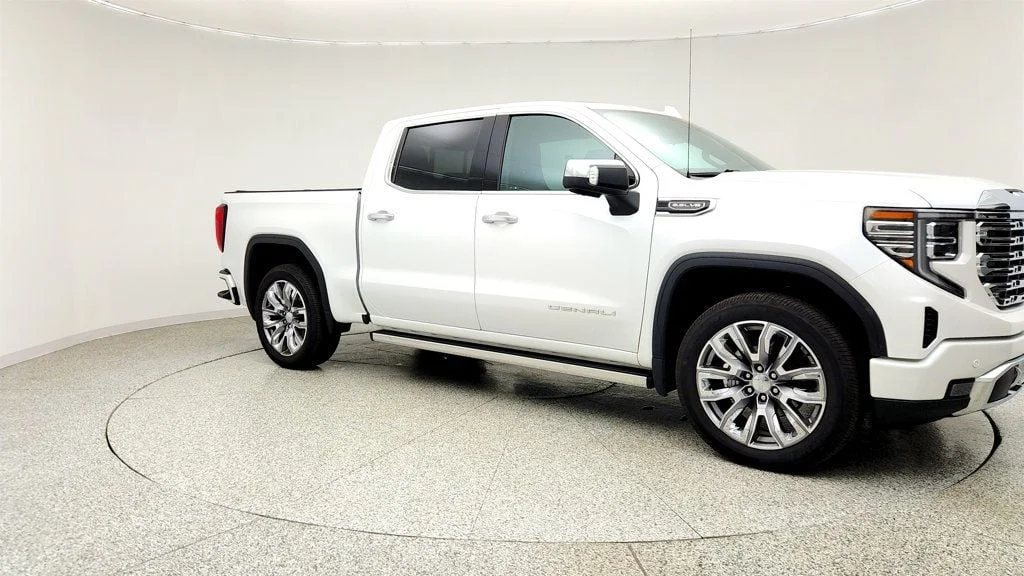 Used 2024 White Frost Tricoat GMC 4WD Crew Cab 147