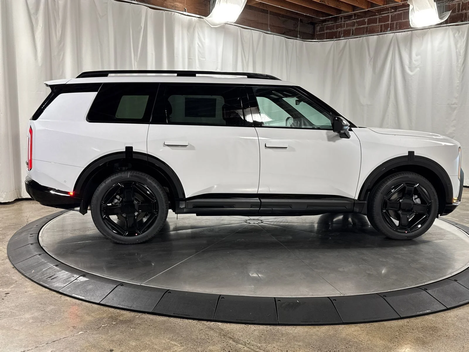 New 2027 Glacial White Pearl Kia X-Line SX image 9