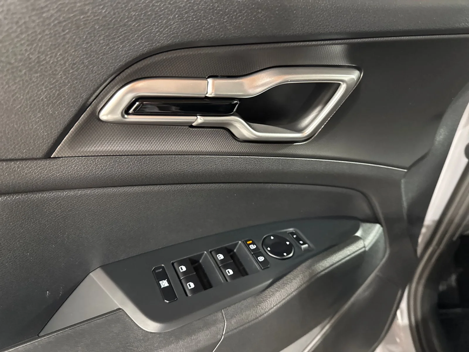 New 2026 Wolf Gray Kia S image 12