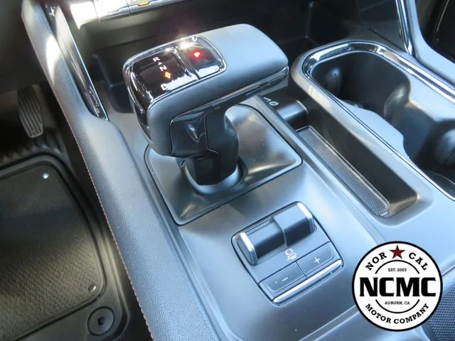 Used 2025 White GMC AT4 image 33