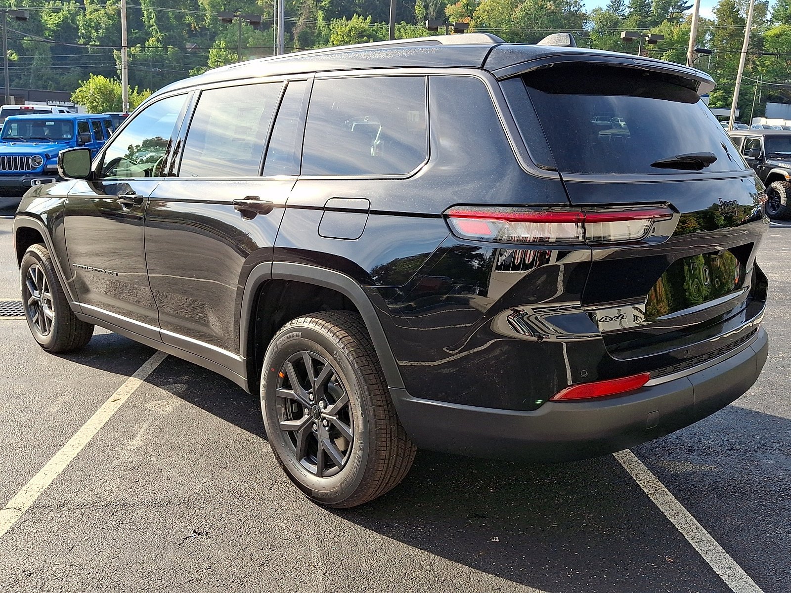 New 2027 High-Gloss Black Paint Jeep Laredo Altitude image 4