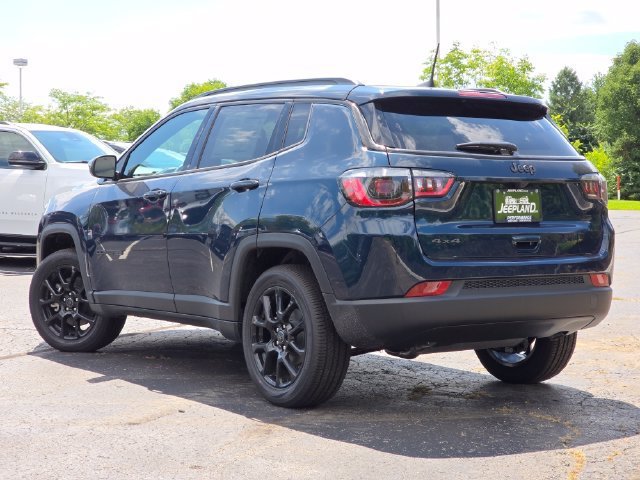 New 2026 Fathom Blue Pearl-Coat Exterior Paint Jeep Latitude image 23