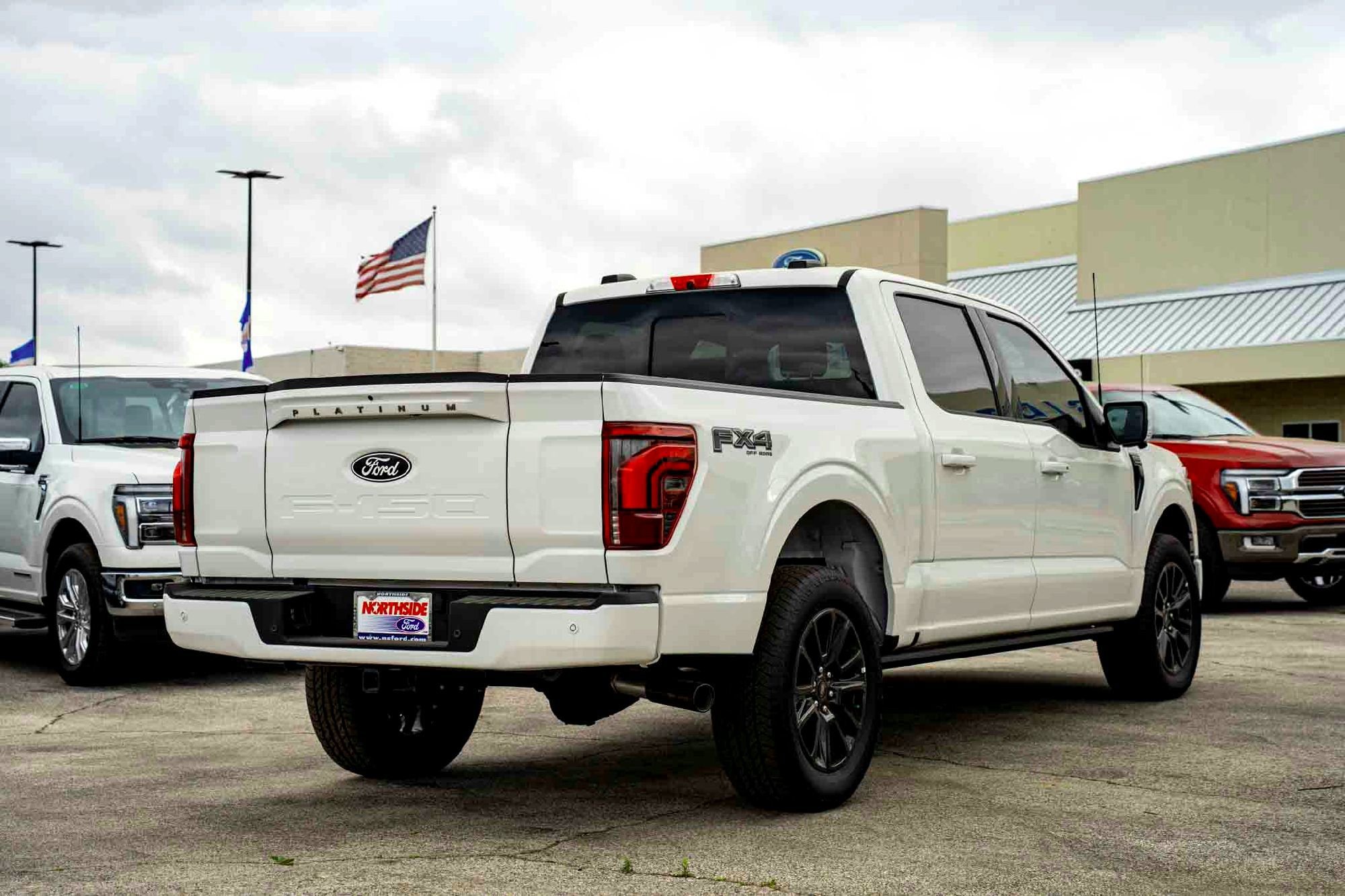 New 2025 Star White Metallic Tri-Coat Ford Platinum image 4