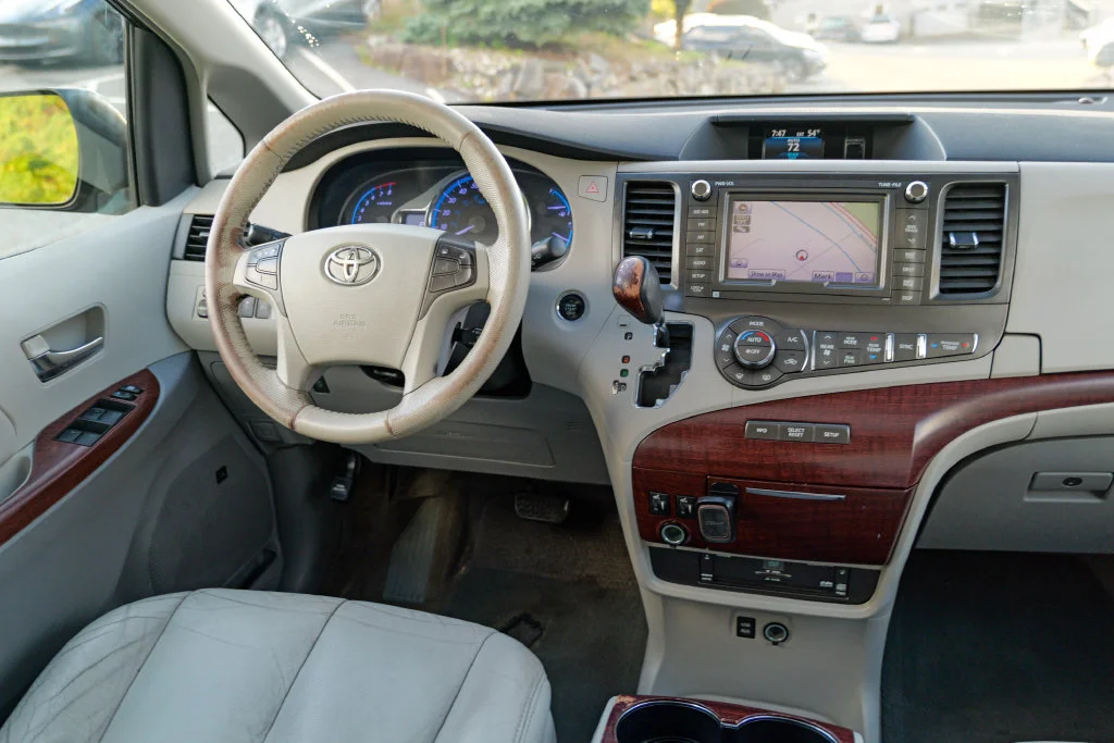 Used 2011 Predawn Gray Mica Toyota XLE image 36