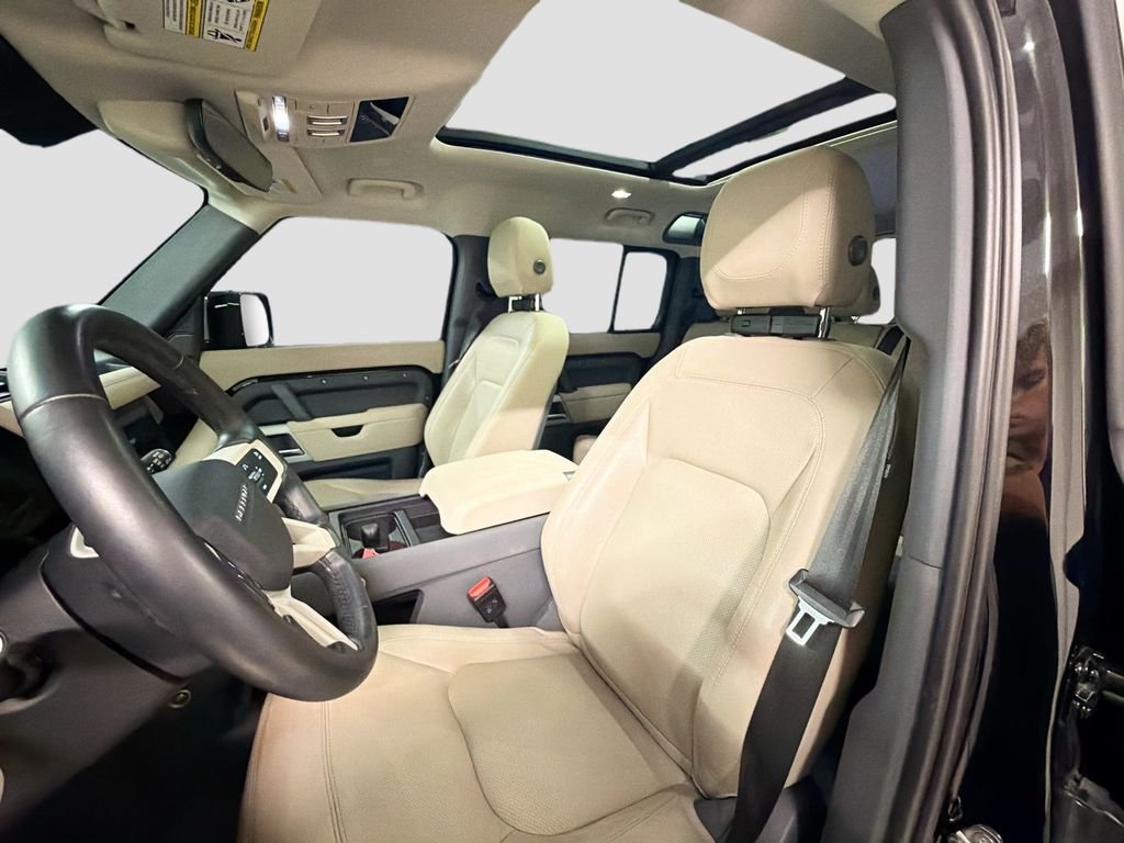 Used 2023 Black Land Rover S image 5
