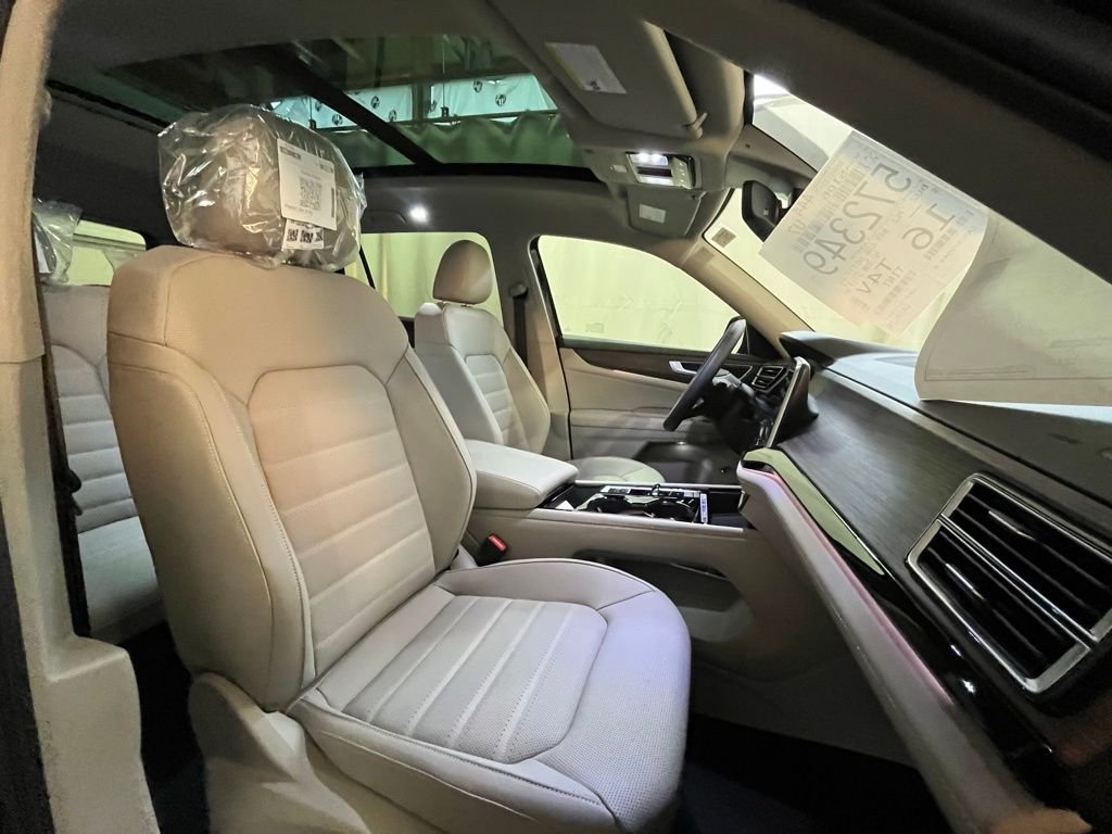 New 2026 Black Volkswagen 2.0T SEL image 12