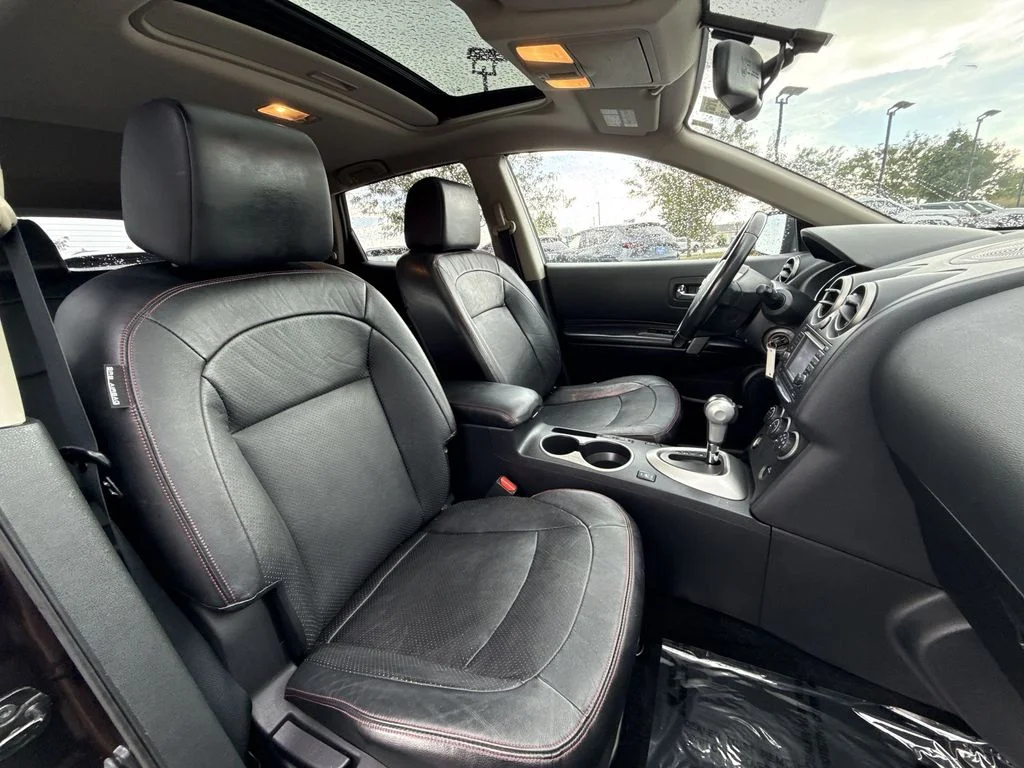 Used 2013 Black Nissan SL image 27