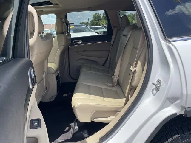 Used 2019 White Jeep Limited image 10