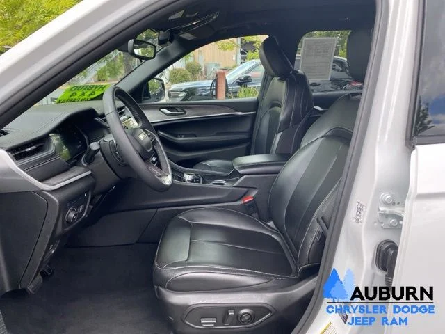 Used 2024 White Jeep 4xe image 32