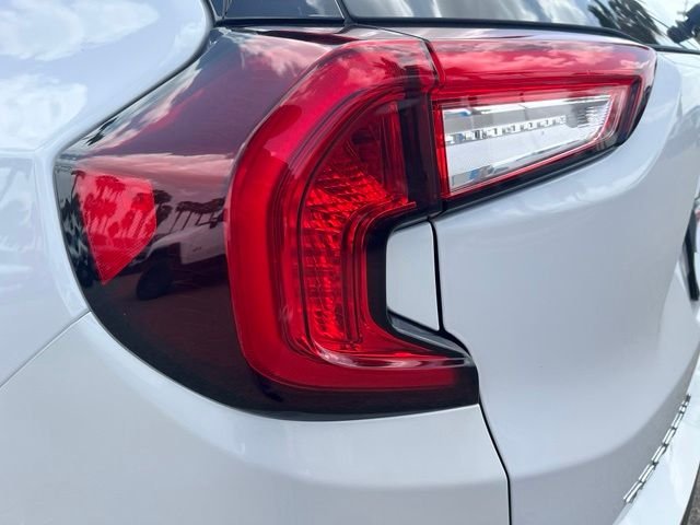 Used 2023 White GMC SLT image 7