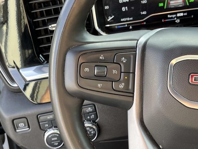 Used 2025 White GMC SLT image 29