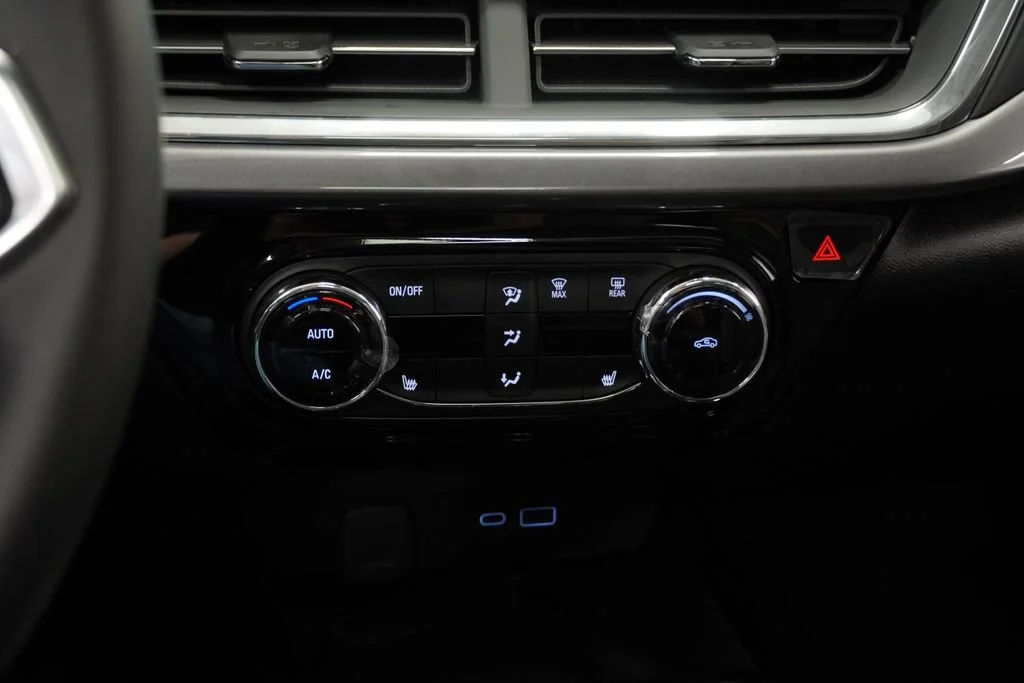New 2026 Mosaic Black Metallic Chevrolet ACTIV image 18