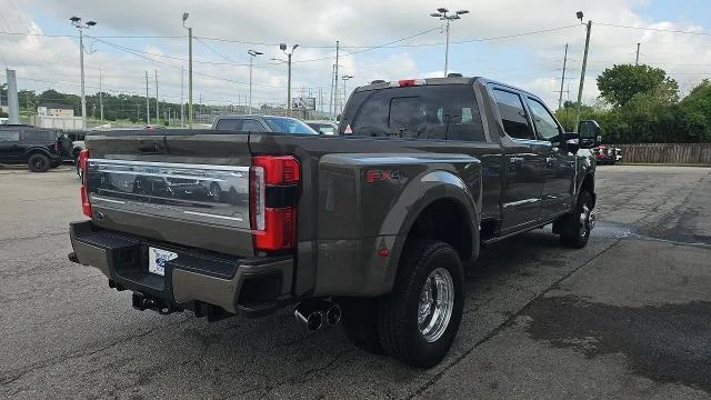 New 2026 Marsh Gray Ford Platinum DRW 4WD image 29