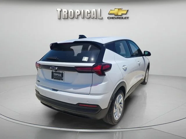 New 2027 Summit White Chevrolet LT image 3