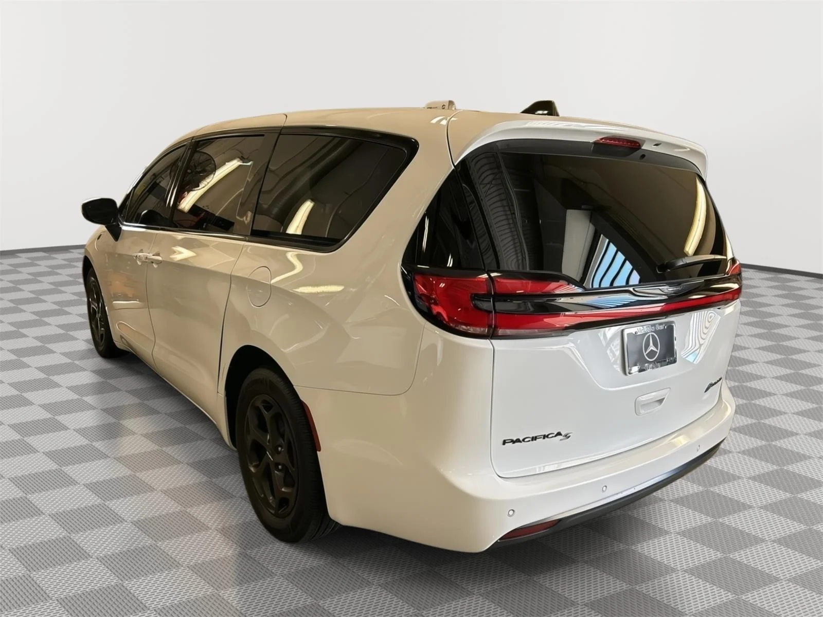 Used 2023 Bright White Clearcoat Chrysler Hybrid Touring L image 5