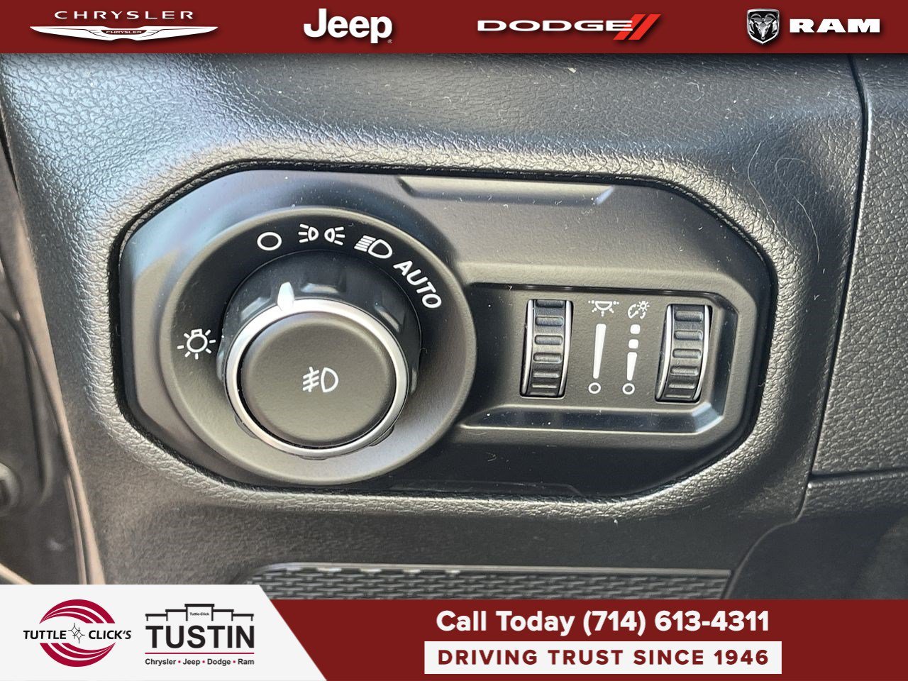 Used 2020 Granite Crystal Metallic Clearcoat Jeep Sahara image 28