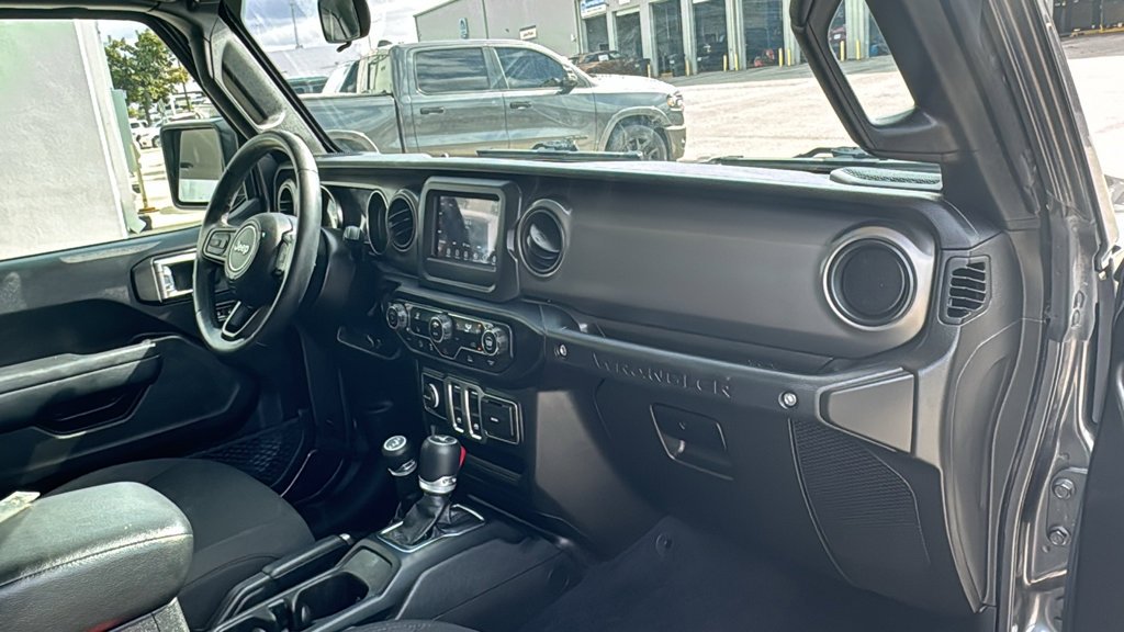 Used 2022 Gray Jeep Sport S image 20