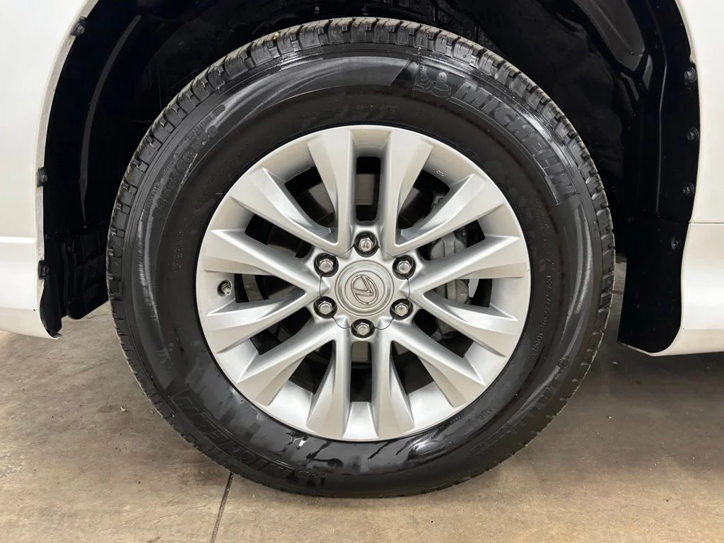 Used 2023 White Lexus 460 image 10