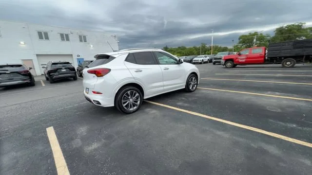 Certified Used 2023 White Frost Tricoat Buick Select image 9